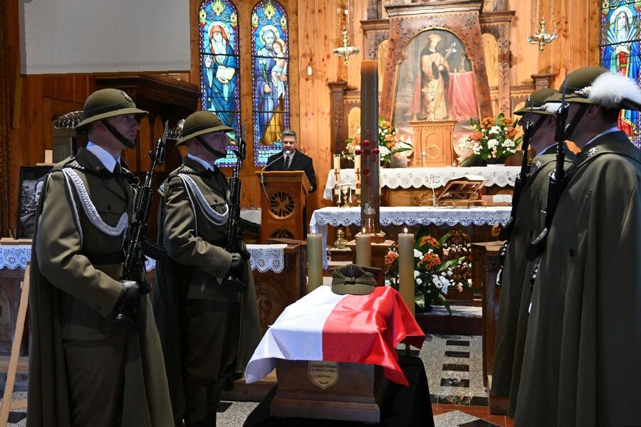 Uroczystości pogrzebowe Stanisława Klapera. Fot. Janusz Ślęzak (IPN)