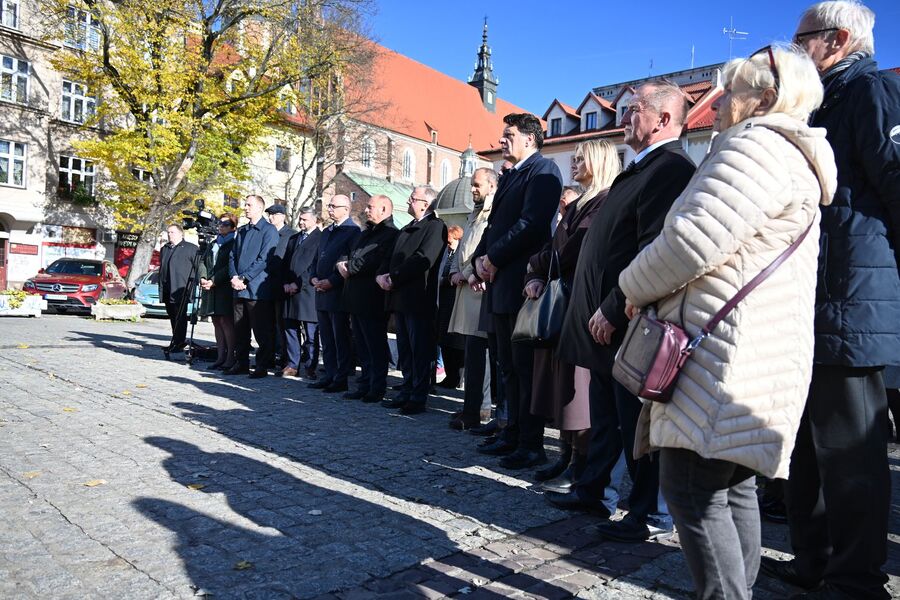 Pl. Wolnica. Otwarcie wystaw o Wincentym Witosie i Ignacym Daszyńskim. Fot. Janusz Ślęzak (IPN)