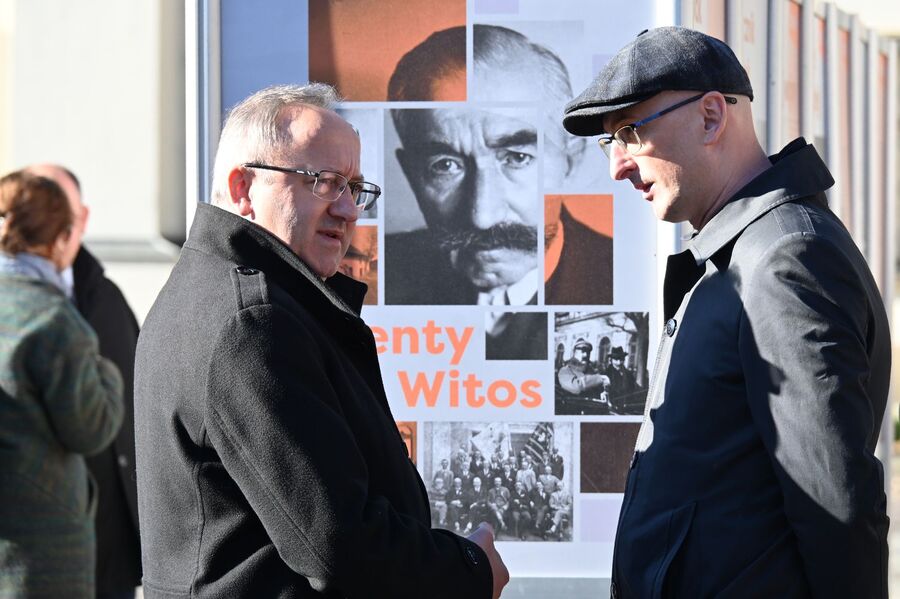 Pl. Wolnica. Otwarcie wystaw o Wincentym Witosie i Ignacym Daszyńskim. Fot. Janusz Ślęzak (IPN)