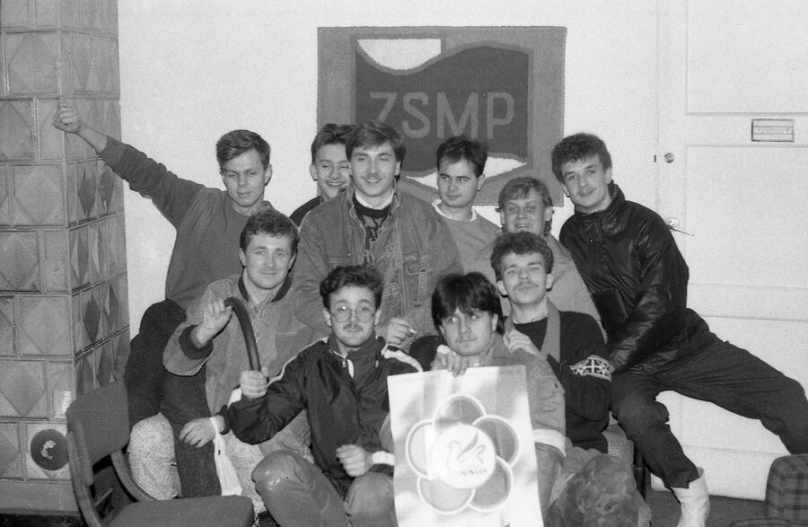 Marek Dyka (pierwszy z lewej) podczas okupacji budynku ZSMP. Fot. J. Boroń / AF FMW