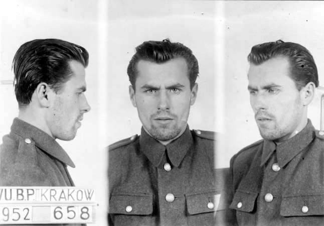Fotografia sygnalityczna wykonana w Wojewódzkim Urzędzie Bezpieczeństwa Publicznego w Krakowie 27 grudnia 1952 r.