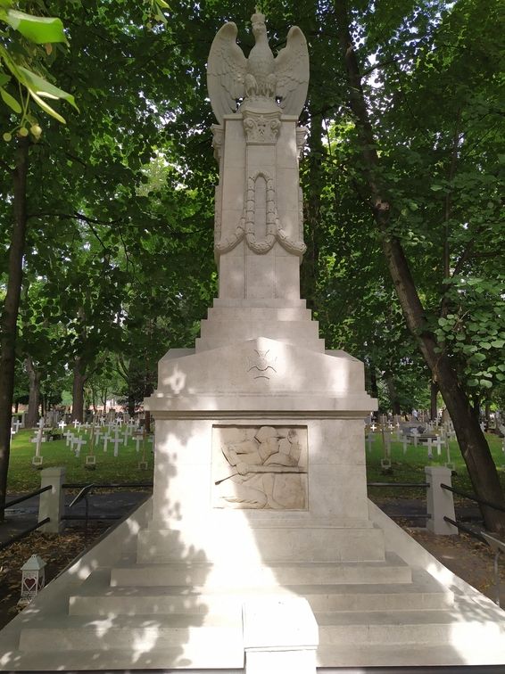 Pomnik Orląt Krakowskich na cmentarzu Rakowickim po remoncie