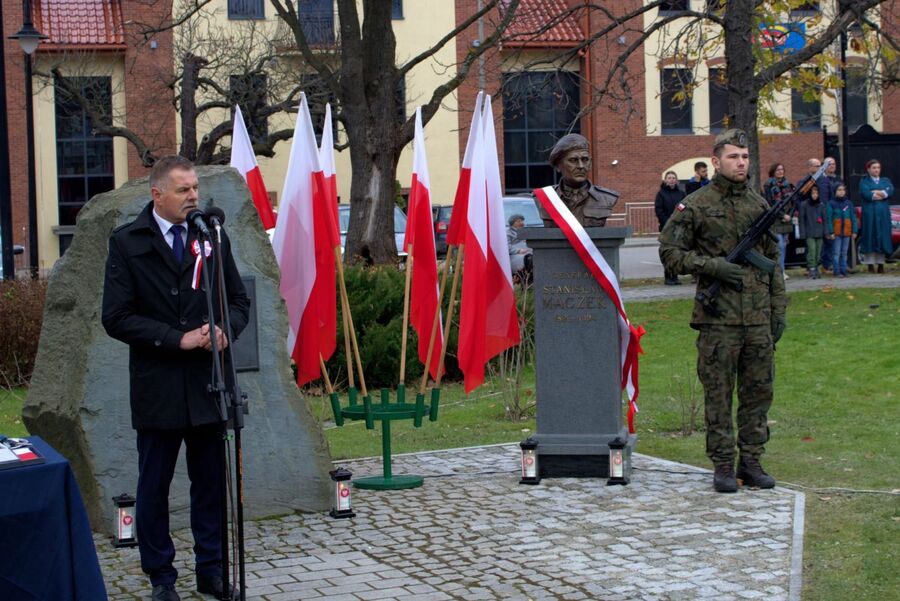 W Jordanowie odsłonięto popiersie gen. Stanisława Maczka. Fot. Jakub Ryba (IPN)