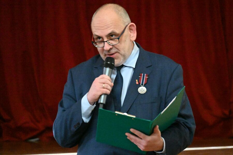 Uroczystość odsłonięcia tablicy absolwentów II LO w Krakowie – ofiar zbrodni katyńskiej. Fot. Janusz Ślęzak (IPN)