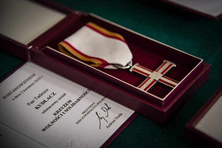 Kraków. Uroczystość wręczenia odznaczeń Krzyż Wolności i Solidarności. Fot. Agnieszka Masłowska (IPN)