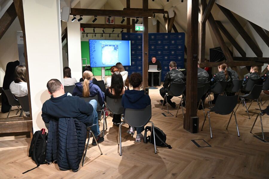 Projekt „Łączka i inne miejsca poszukiwań”. Zajęcia w siedzibie krakowskiego IPN. Fot. Janusz Ślęzak (IPN)