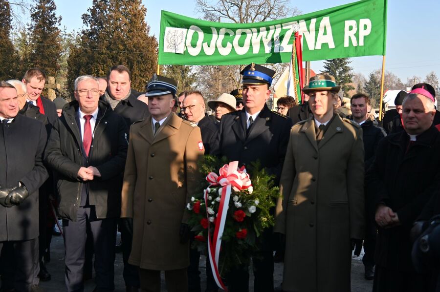 Rolnicza „Solidarność” uczciła w Wierzchosławicach 152. rocznicę urodzin Wincentego Witosa. Fot. Janusz Ślęzak (IPN)
