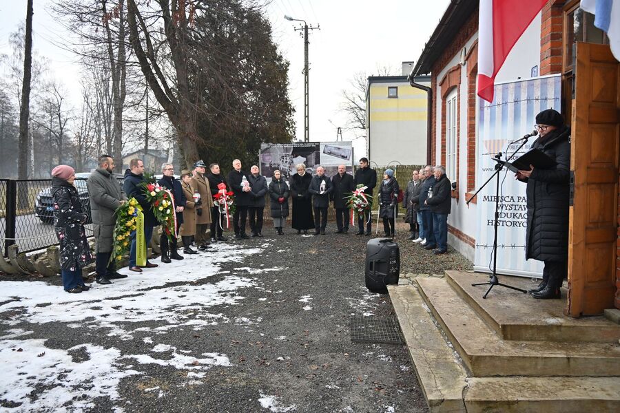 Uroczystość w dawnym podobozie Bor/Budy. Fot. Janusz Ślęzak (IPN)