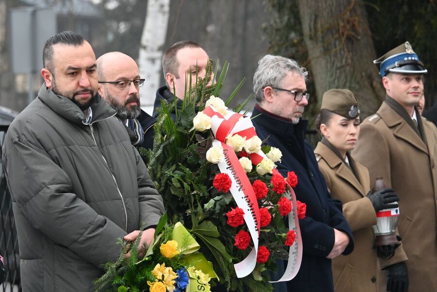Uroczystość w dawnym podobozie Bor/Budy. Fot. Janusz Ślęzak (IPN)
