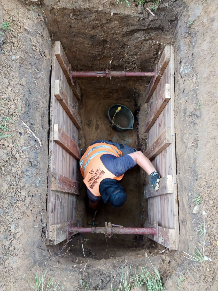 Poszukiwania na cmentarzu Rakowickim w lipcu 2024 r. Fot. Krzysztof Pięciak (IPN)