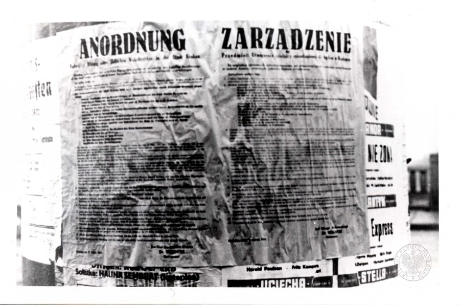 Plakat z zarządzeniem z 3 marca 1941 r. o utworzeniu dzielnicy mieszkaniowej dla Żydów w Krakowie. Fot. ze zbiorów IPN