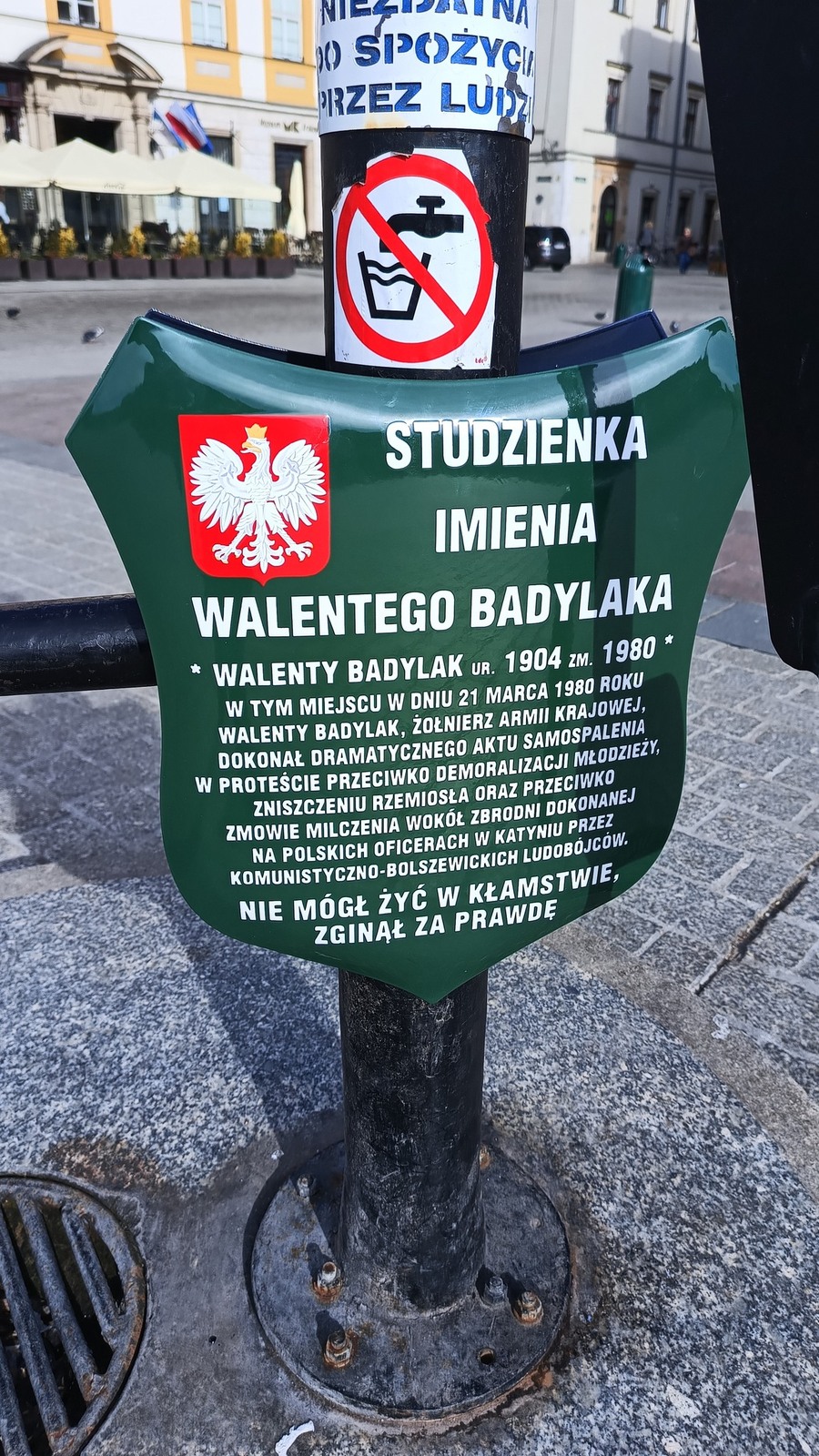 IPN sfinansował nowe tablice na studzience Walentego Badylaka. Fot. IPN