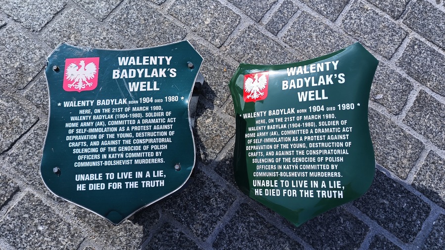 IPN sfinansował nowe tablice na studzience Walentego Badylaka. Fot. IPN