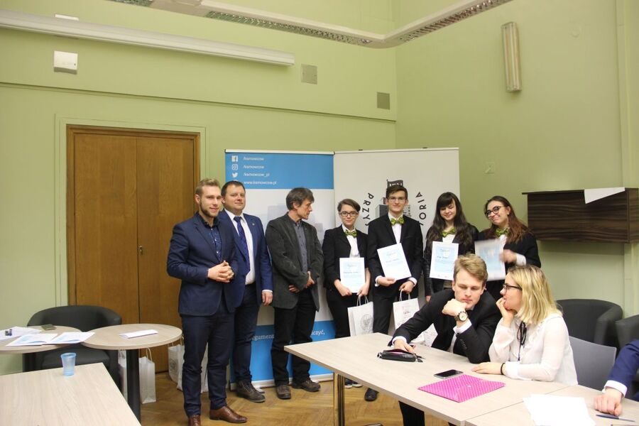 Drużyna II LO w Tarnowie. Trzecie miejsce w Małopolskim Finale Debat Historycznych IPN 2018