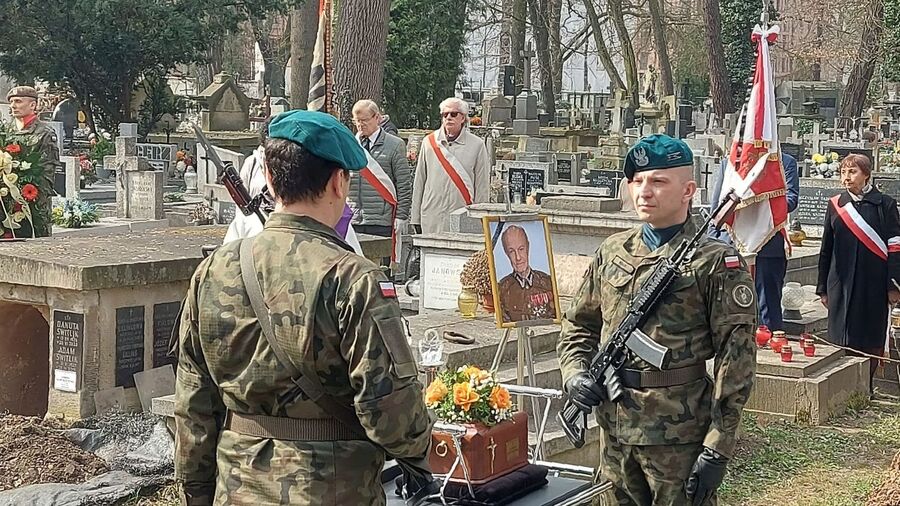 Uroczystości pogrzebowe kpt. Andrzeja Kostrzewskiego. Fot. Łukasz Płatek (IPN)