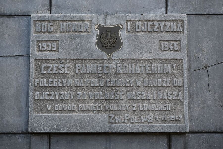 Przedstawiciele IPN u Polaków mieszkających w Belgii. Fot. Marcin Łatacz (IPN)