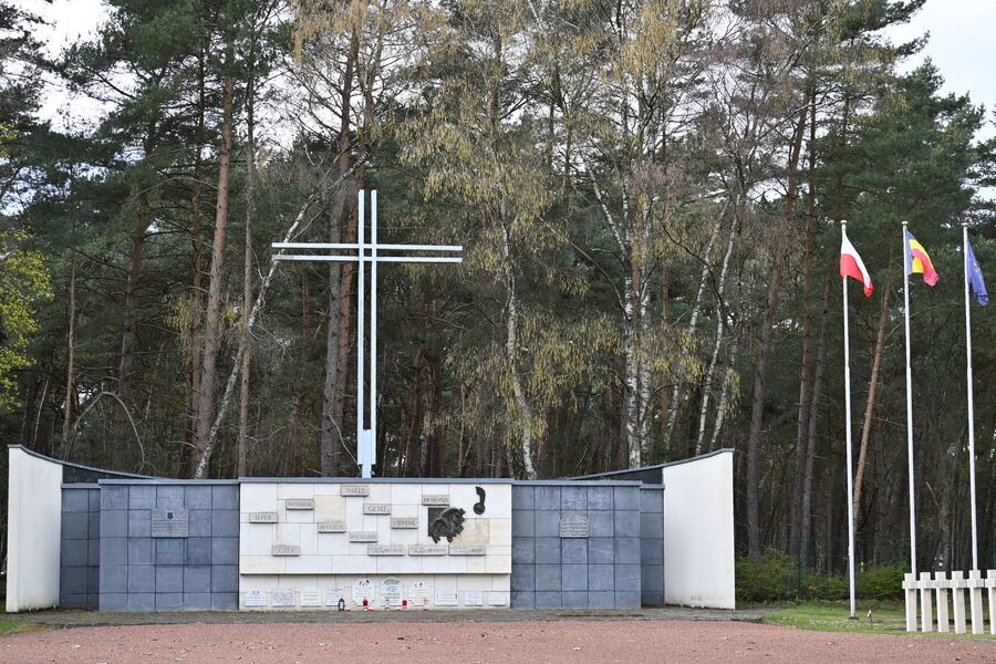 Przedstawiciele IPN u Polaków mieszkających w Belgii. Fot. Marcin Łatacz (IPN)