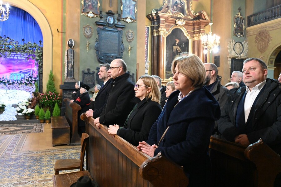 Msza święta za duszę Janusza Kurtyki. Fot. Żaneta Wierzgacz (IPN)