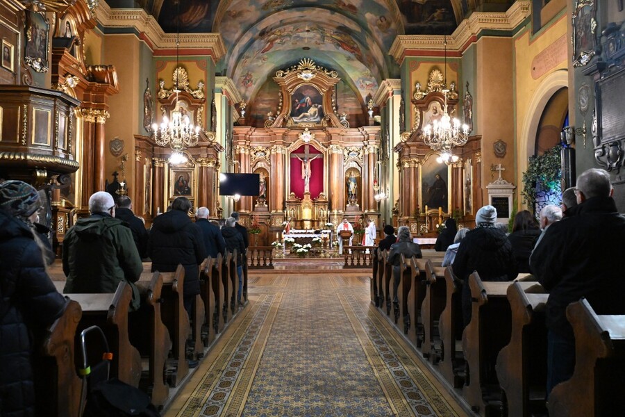 Msza święta za duszę Janusza Kurtyki. Fot. Żaneta Wierzgacz (IPN)