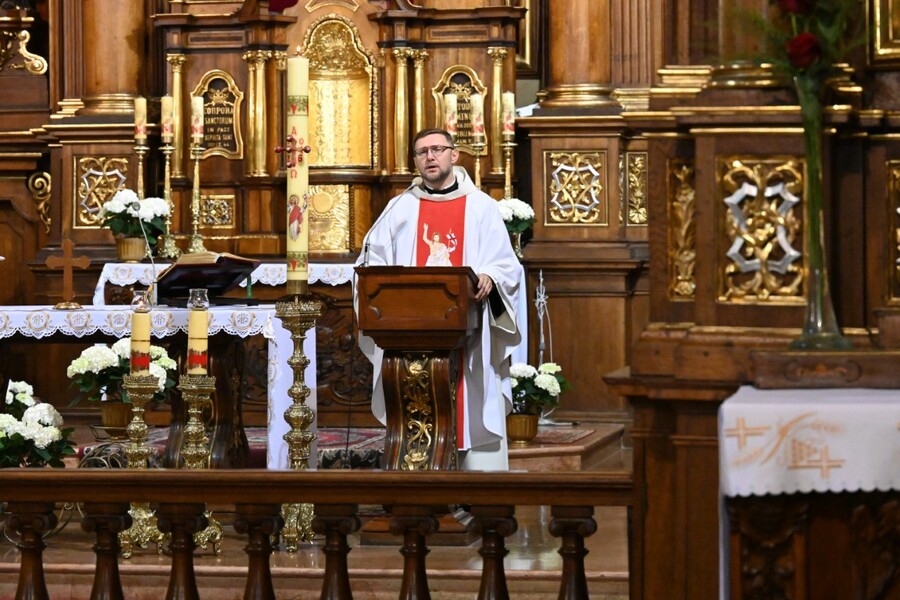 Msza święta za duszę Janusza Kurtyki. Fot. Żaneta Wierzgacz (IPN)