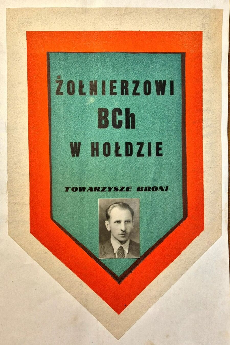 Emblemat wykonany w hołdzie płk. Narcyzowi Wiatrowi ps. „Zawojna”, zamieszczony na pierwszej stronie maszynopisu jego biografii, autorstwa Barbary Andrusikiewicz-Matusowej ps. „Kwiatkowska”