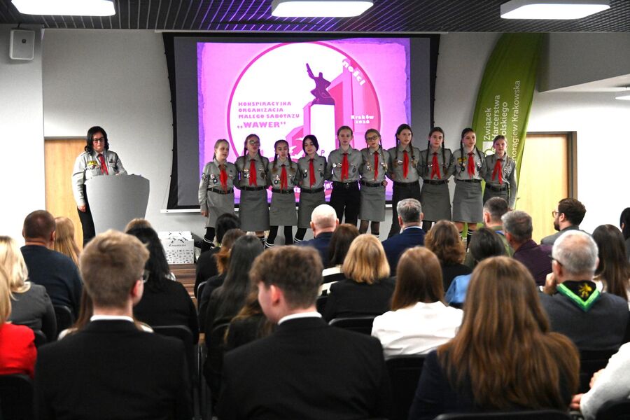 Wręczyliśmy nagrody laureatom konkursu harcerskiego. Fot. Janusz Ślęzak (IPN)