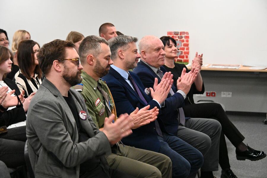 Wręczyliśmy nagrody laureatom konkursu harcerskiego. Fot. Janusz Ślęzak (IPN)