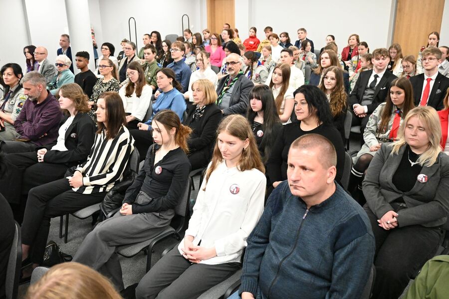 Wręczyliśmy nagrody laureatom konkursu harcerskiego. Fot. Janusz Ślęzak (IPN)