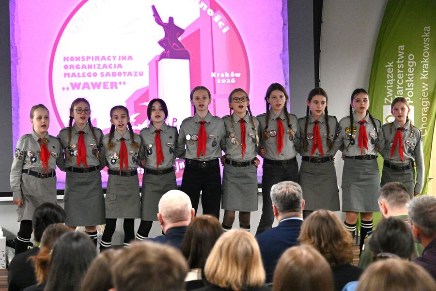 Wręczyliśmy nagrody laureatom konkursu harcerskiego. Fot. Janusz Ślęzak (IPN)