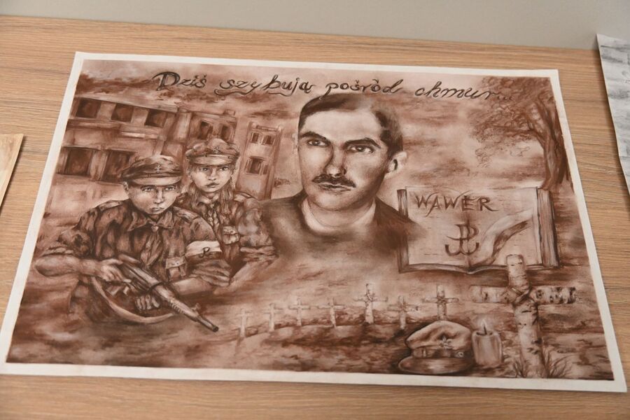 Wręczyliśmy nagrody laureatom konkursu harcerskiego. Fot. Janusz Ślęzak (IPN)