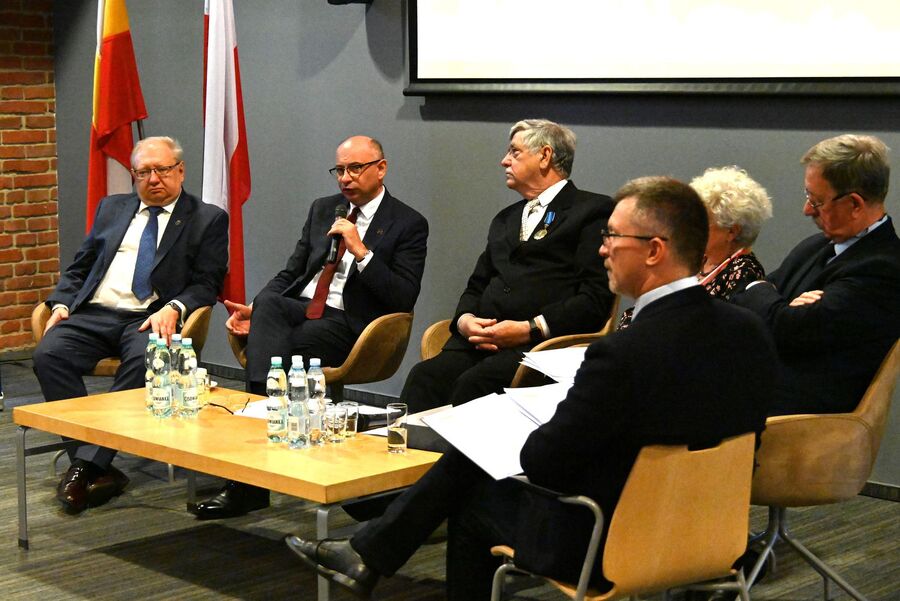 Konferencji „Wojna – Ofiary – Zadośćuczynienie” w Krakowie. Fot. Janusz Ślęzak (IPN)
