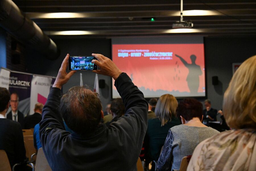 Konferencji „Wojna – Ofiary – Zadośćuczynienie” w Krakowie. Fot. Janusz Ślęzak (IPN)