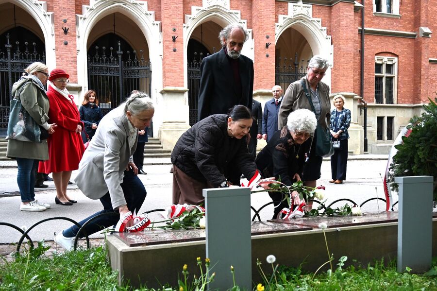 Krakowskie uroczystości upamiętniające ofiary niemieckich obozów koncentracyjnych. Fot. Janusz Ślęzak (IPN)