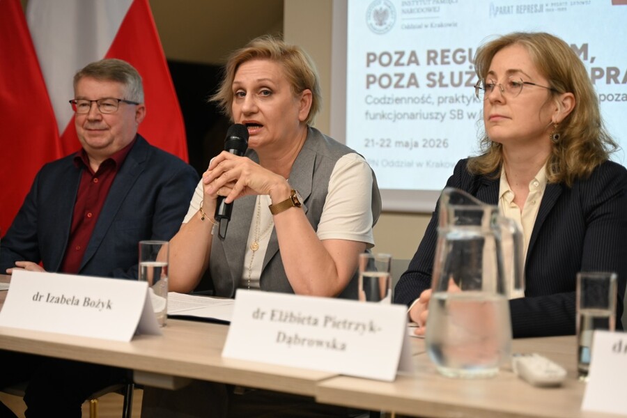 Konferencja naukowa „Poza regulaminem, poza służbą, poza prawem. Codzienność, praktyki nieformalne i życie pozazawodowe funkcjonariuszy SB w latach 1956-1990”. Fot. Żaneta Wierzgacz (IPN)