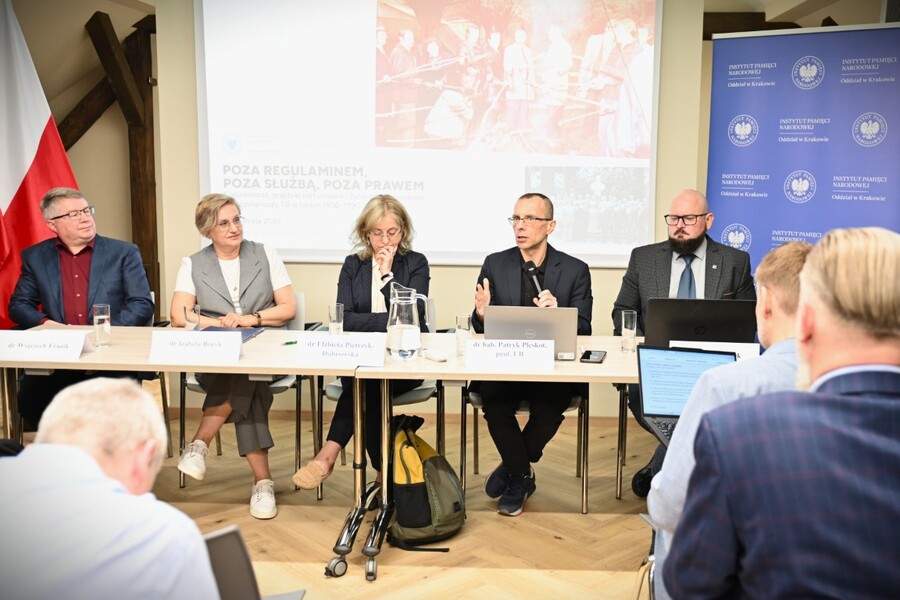 Konferencja naukowa „Poza regulaminem, poza służbą, poza prawem. Codzienność, praktyki nieformalne i życie pozazawodowe funkcjonariuszy SB w latach 1956-1990”. Fot. Żaneta Wierzgacz (IPN)
