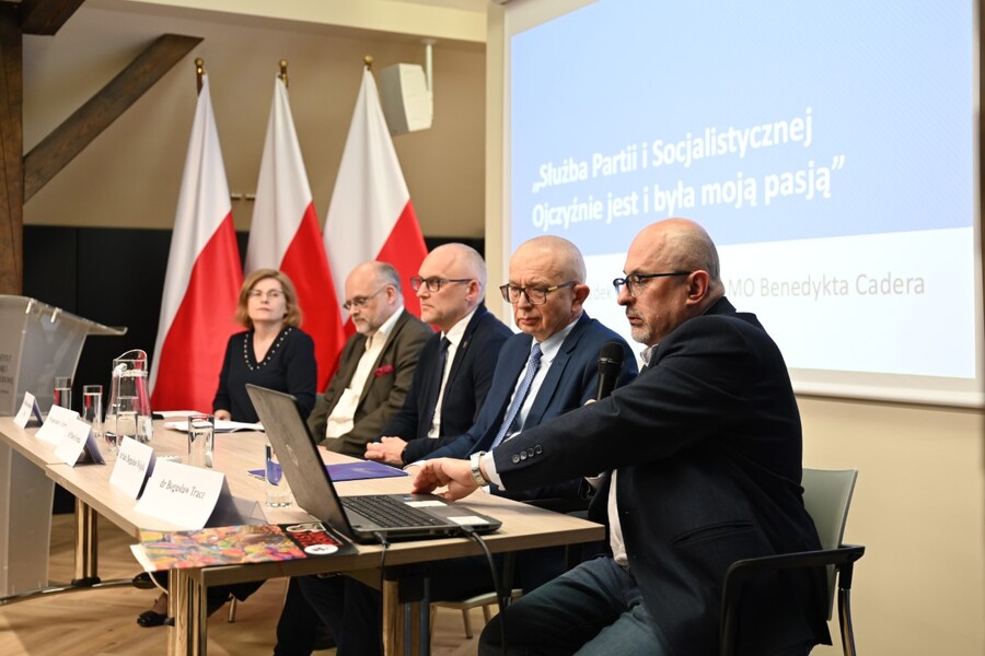Konferencja naukowa „Poza regulaminem, poza służbą, poza prawem. Codzienność, praktyki nieformalne i życie pozazawodowe funkcjonariuszy SB w latach 1956-1990”. Fot. Żaneta Wierzgacz (IPN)