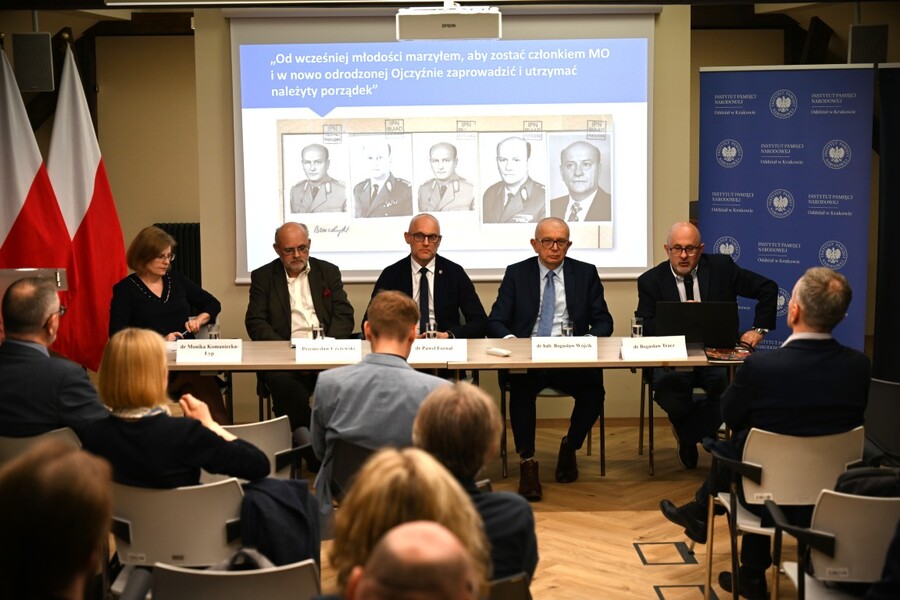 Konferencja naukowa „Poza regulaminem, poza służbą, poza prawem. Codzienność, praktyki nieformalne i życie pozazawodowe funkcjonariuszy SB w latach 1956-1990”. Fot. Żaneta Wierzgacz (IPN)