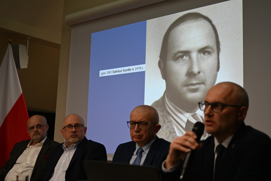 Konferencja naukowa „Poza regulaminem, poza służbą, poza prawem. Codzienność, praktyki nieformalne i życie pozazawodowe funkcjonariuszy SB w latach 1956-1990”. Fot. Żaneta Wierzgacz (IPN)