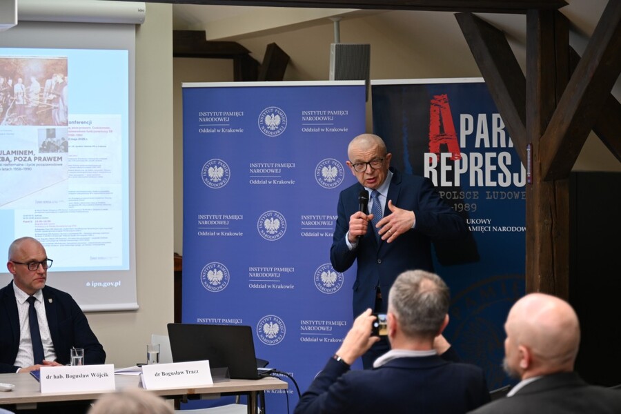 Konferencja naukowa „Poza regulaminem, poza służbą, poza prawem. Codzienność, praktyki nieformalne i życie pozazawodowe funkcjonariuszy SB w latach 1956-1990”. Fot. Żaneta Wierzgacz (IPN)