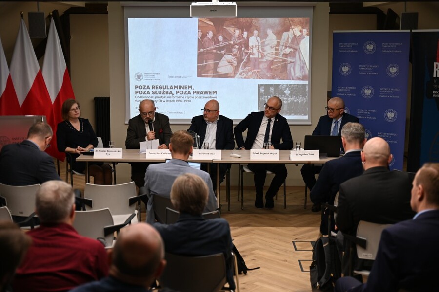 Konferencja naukowa „Poza regulaminem, poza służbą, poza prawem. Codzienność, praktyki nieformalne i życie pozazawodowe funkcjonariuszy SB w latach 1956-1990”. Fot. Żaneta Wierzgacz (IPN)