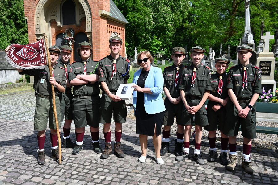 Uroczystość poświęcenia odnowionego przez IPN grobu powstańca śląskiego Karola Chodkiewicza. Fot. Janusz Ślęzak (IPN)