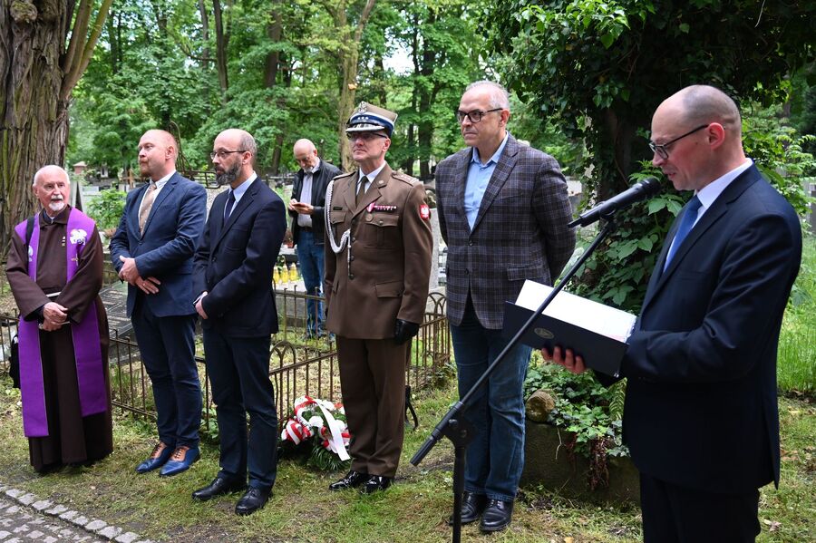 Uroczystość poświęcenia odnowionego przez IPN grobu powstańca śląskiego Karola Chodkiewicza. Fot. Janusz Ślęzak (IPN)