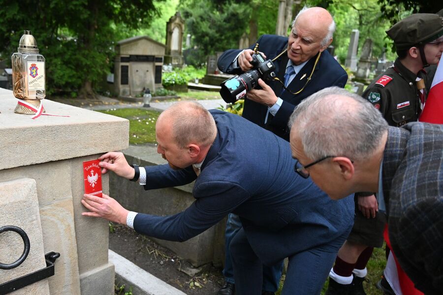 Uroczystość poświęcenia odnowionego przez IPN grobu powstańca śląskiego Karola Chodkiewicza. Fot. Janusz Ślęzak (IPN)