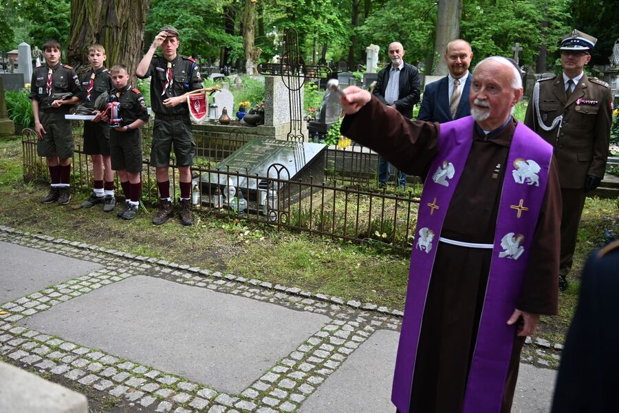 Uroczystość poświęcenia odnowionego przez IPN grobu powstańca śląskiego Karola Chodkiewicza. Fot. Janusz Ślęzak (IPN)