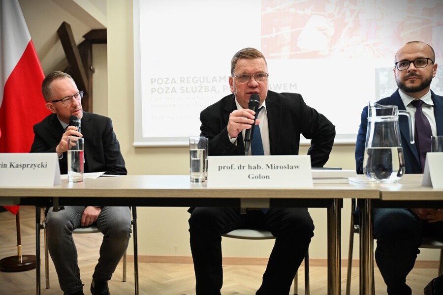 Konferencja naukowa „Poza regulaminem, poza służbą, poza prawem. Codzienność, praktyki nieformalne i życie pozazawodowe funkcjonariuszy SB w latach 1956-1990”. Fot. Żaneta Wierzgacz (IPN)