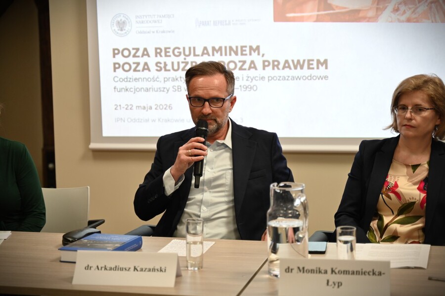 Konferencja naukowa „Poza regulaminem, poza służbą, poza prawem. Codzienność, praktyki nieformalne i życie pozazawodowe funkcjonariuszy SB w latach 1956-1990”. Fot. Żaneta Wierzgacz (IPN)