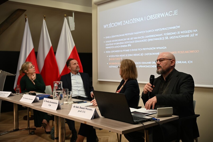 Konferencja naukowa „Poza regulaminem, poza służbą, poza prawem. Codzienność, praktyki nieformalne i życie pozazawodowe funkcjonariuszy SB w latach 1956-1990”. Fot. Żaneta Wierzgacz (IPN)