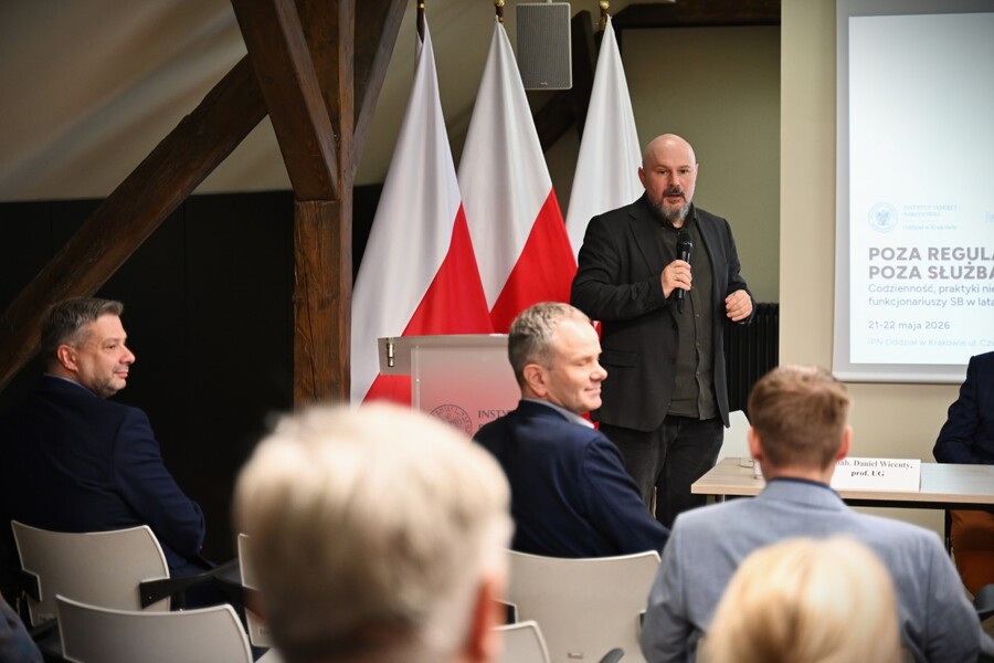 Konferencja naukowa „Poza regulaminem, poza służbą, poza prawem. Codzienność, praktyki nieformalne i życie pozazawodowe funkcjonariuszy SB w latach 1956-1990”. Fot. Żaneta Wierzgacz (IPN)
