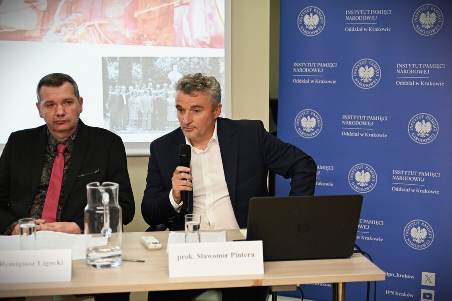 Konferencja naukowa „Poza regulaminem, poza służbą, poza prawem. Codzienność, praktyki nieformalne i życie pozazawodowe funkcjonariuszy SB w latach 1956-1990”. Fot. Żaneta Wierzgacz (IPN)