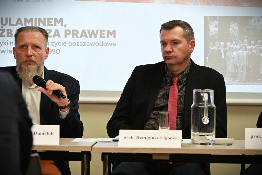 Konferencja naukowa „Poza regulaminem, poza służbą, poza prawem. Codzienność, praktyki nieformalne i życie pozazawodowe funkcjonariuszy SB w latach 1956-1990”. Fot. Żaneta Wierzgacz (IPN)